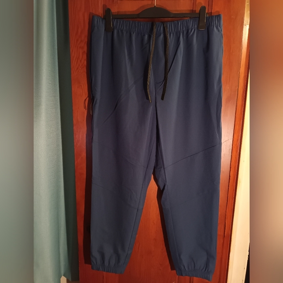 NWT Men's Size XL Navy Blue GapFit Joggers With Reflective Strips - Picture 1 of 9